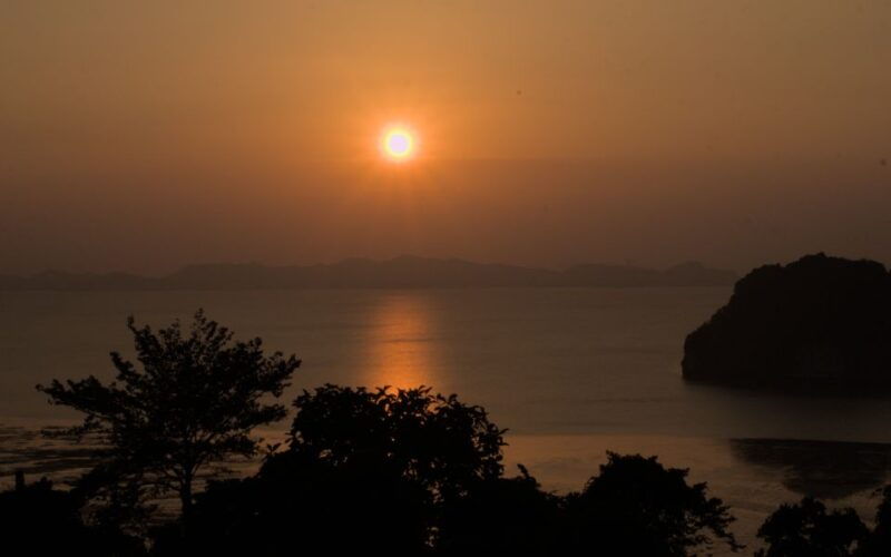 krabi-sunset-kayaking-ao-thalane-with-dinner-bbq