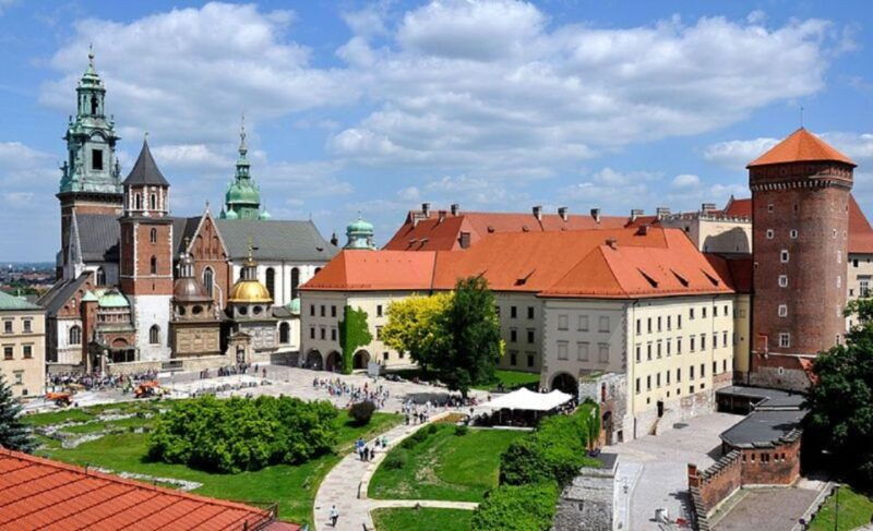 krakow-and-auschwitz-small-group-tour-from-warsaw-with-lunch-2
