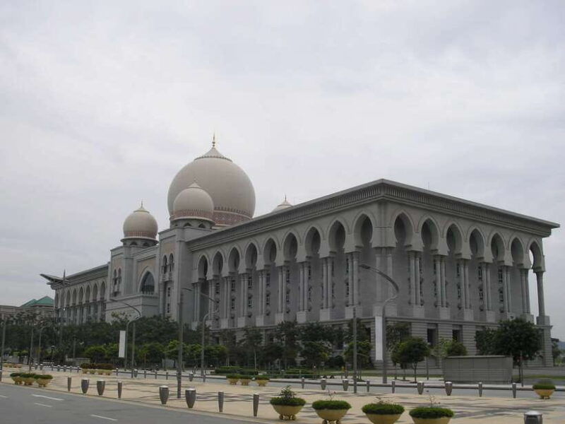 kuala-lumpur-putrajaya-tour-with-traditional-boat-cruise