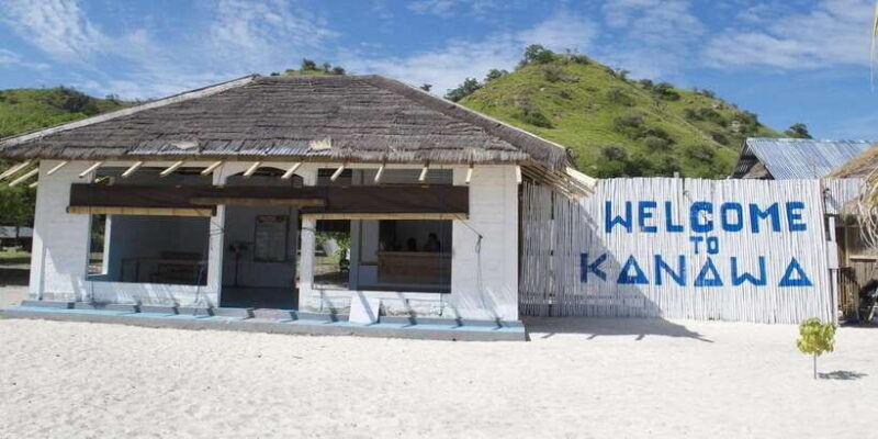 labuan-bajo-swim-and-snorkel-komodo-island-trip-with-lunch