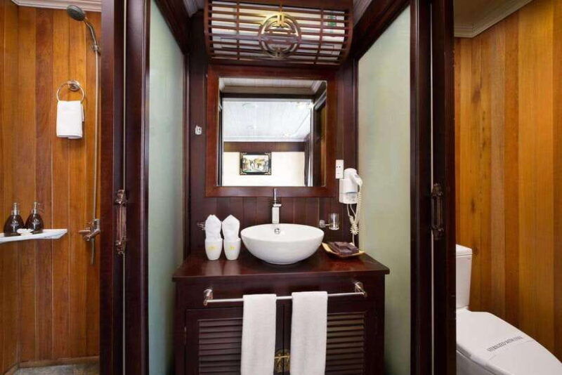 lan-ha-bay-2-days-1-night-cruise-with-balcony-room
