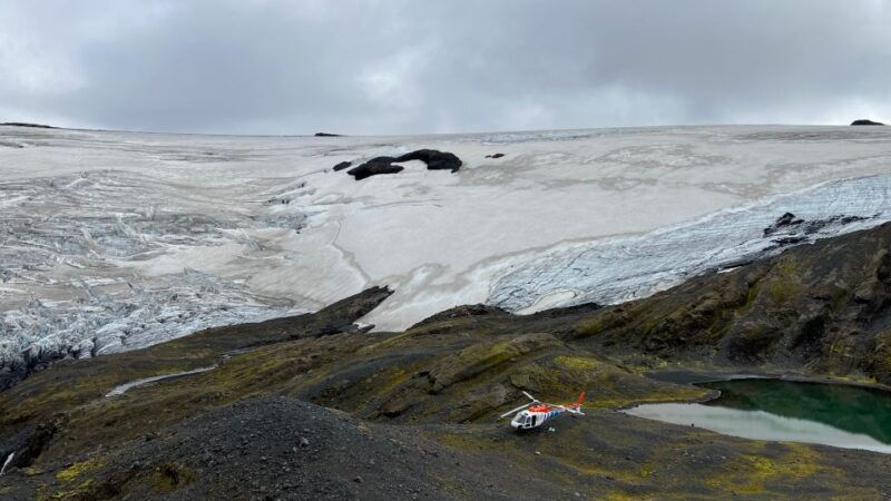 landmarks-from-above-helicopter-tour-with-geothermal-bath-2