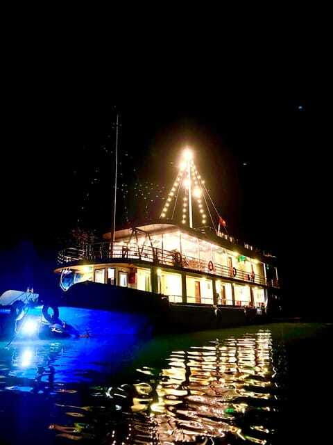 lanha-bay-kayaking-at-night-see-bioluminescent-plankton