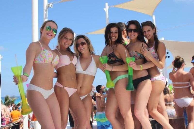 las-vegas-pool-party-crawl-by-party-bus