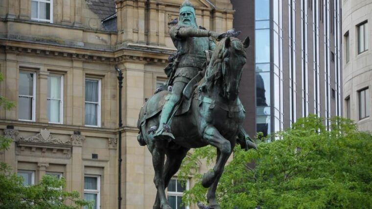 leeds-city-walking-tour-exploration-game