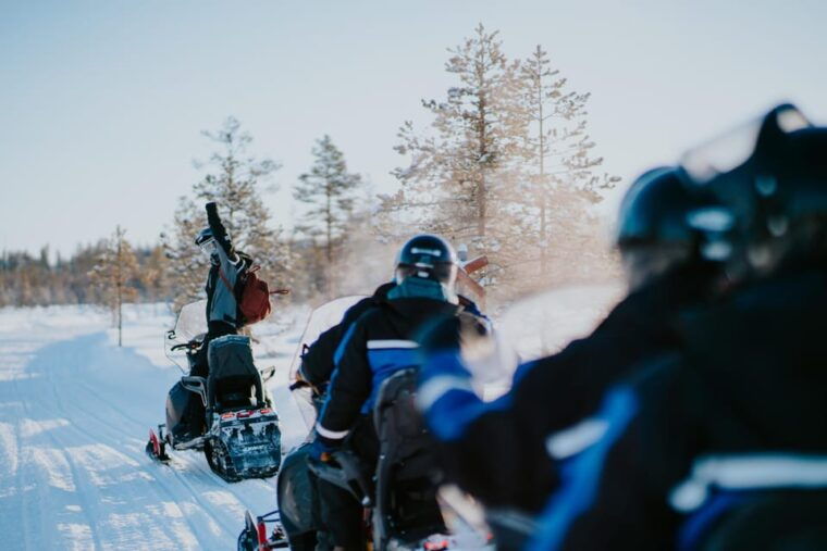 levi-husky-and-reindeer-farm-visit-with-snowmobiling