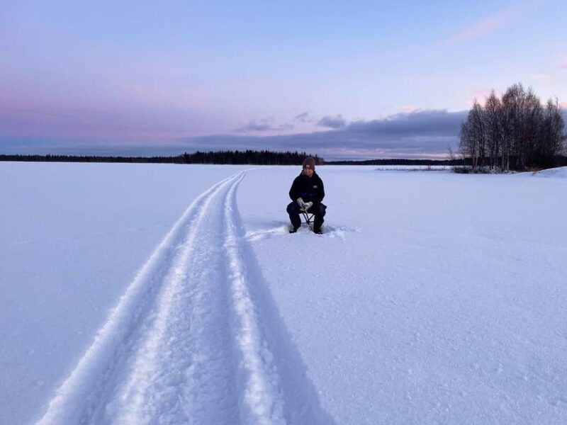 levi-ice-fishing-trip-in-a-small-group
