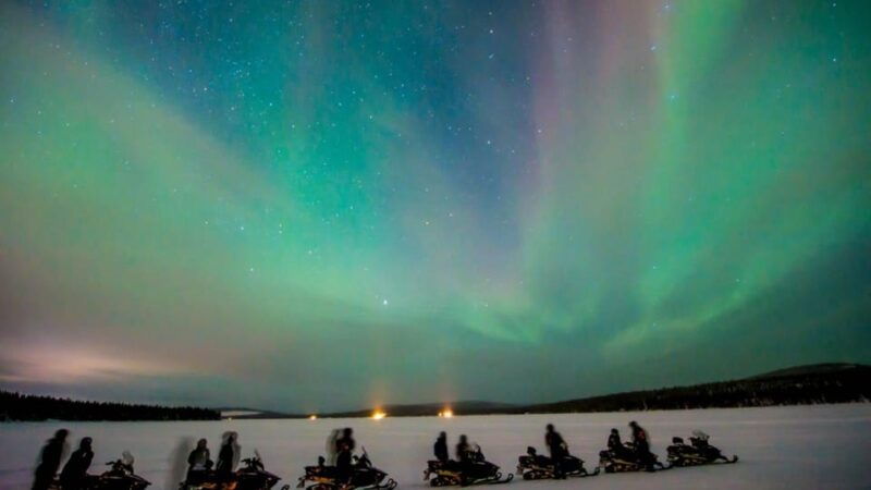 levi-northern-lights-snowmobile-safari-and-campfire-picnic