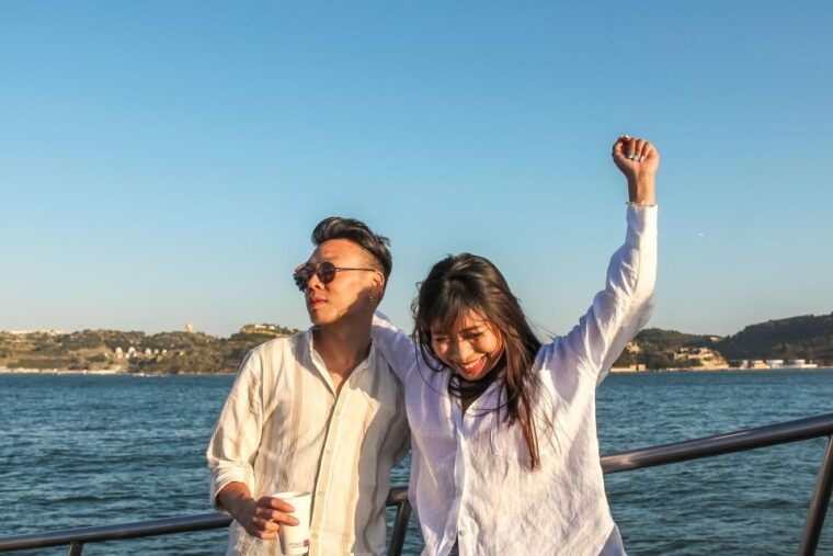 lisbon-cruise-to-the-beach-with-bbq-open-bar-and-music