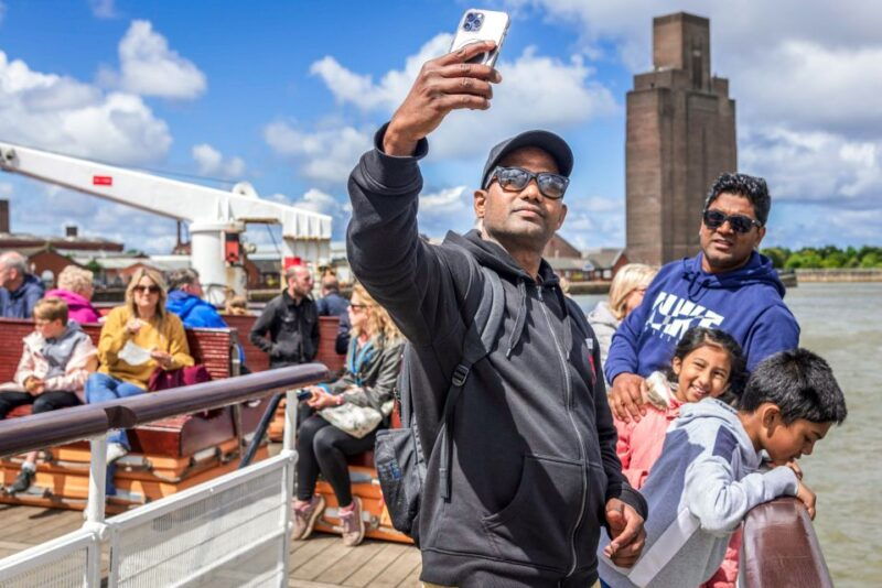 liverpool-sightseeing-river-cruise-on-the-mersey-river