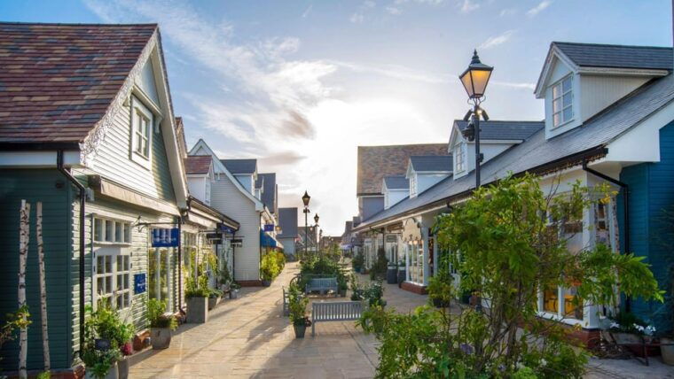 london-bicester-village-shopping-day-trip-with-coach-ride