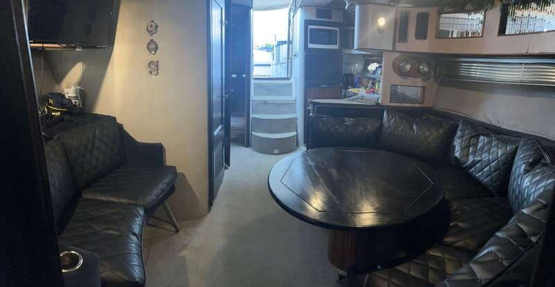 luxurious-40ft-yacht-charter