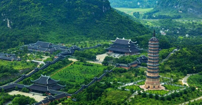 luxury-tour-bai-dinh-trang-an-mua-cave-limo-bus-buffet-lunch