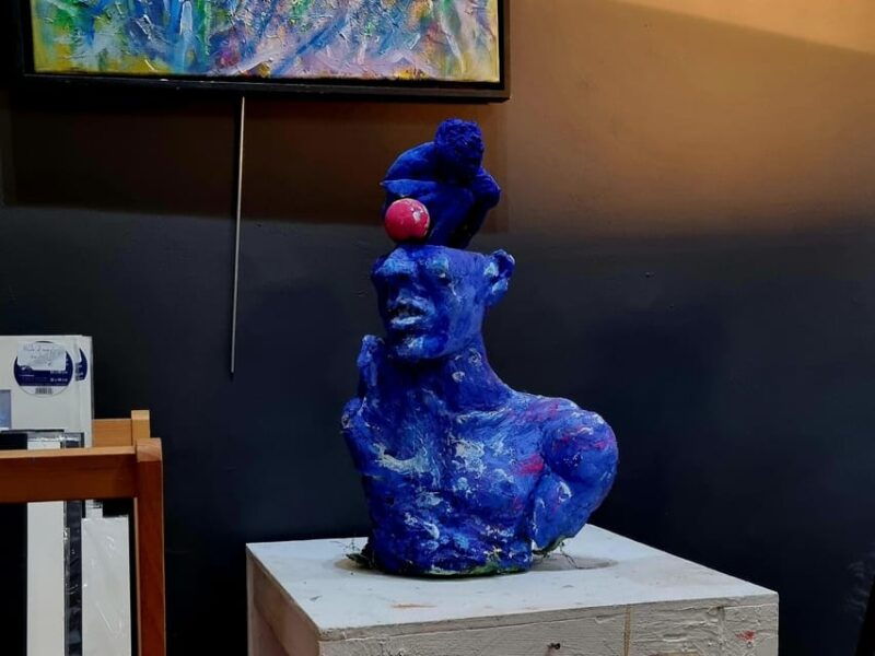 lyon-sensory-workshop-for-couples-with-clay-sculpting
