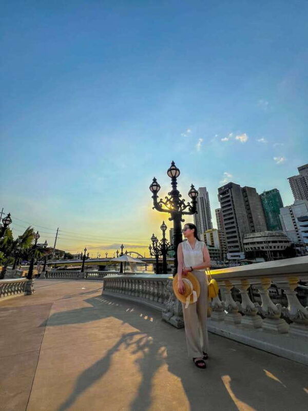 manila-one-on-one-walking-tour-with-mobile-photography