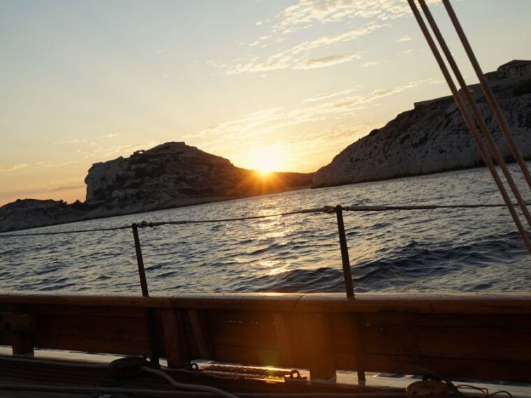marseille-sunset-cruise-cocktail-dinner-in-frioul-islands