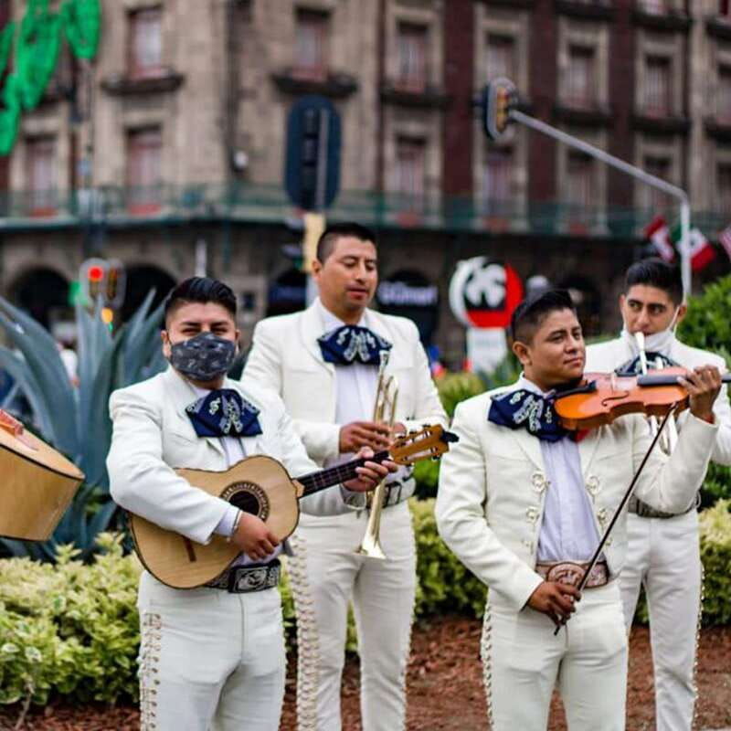 mexico-city-mariachi-night-tour-in-a-panoramic-bus