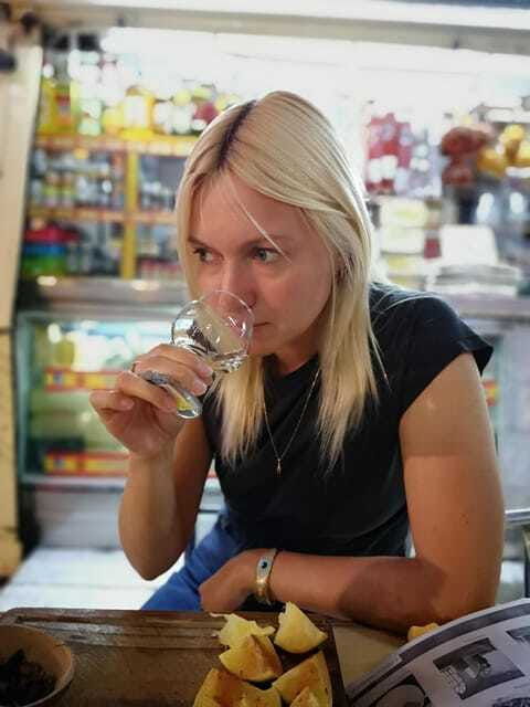 mexico-city-mezcal-pulque-tasting-at-exotic-market-stall