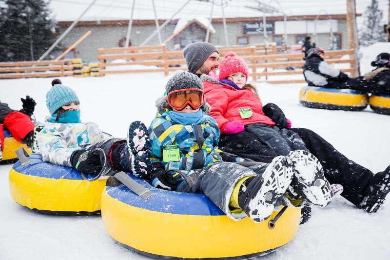 mont-tremblant-snow-tubing-with-a-mechanical-lift