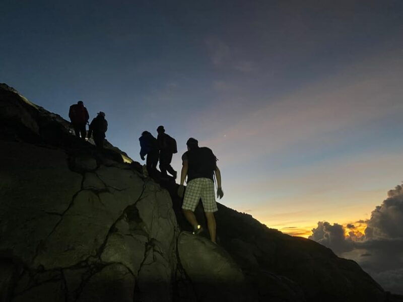 mount-agung-sunrise-summit-trekking