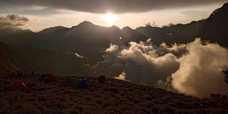 mount-rinjani-trekking-3d-2n-summit-lake-hotpring-bestseller