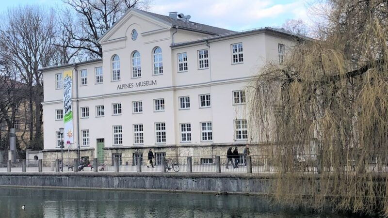 munich-self-guided-walking-tour-to-river-isar-landmarks