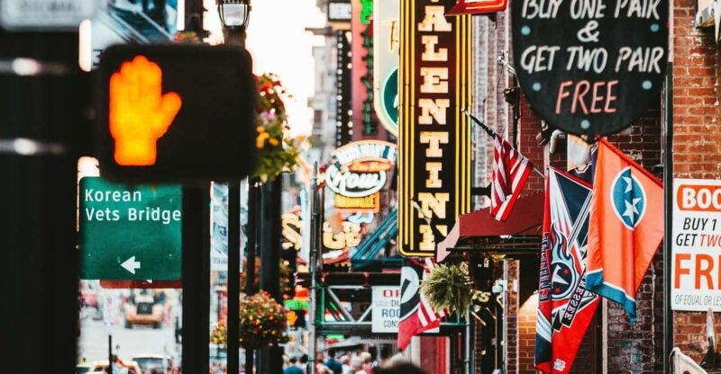 nashville-broadway-boyfriends-bar-crawl