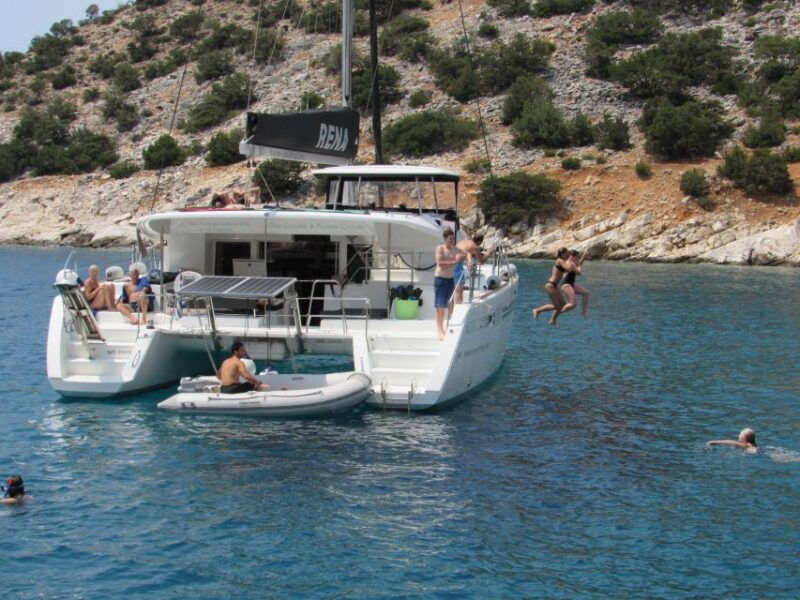 naxos-luxury-catamaran-day-trip-with-lunch-and-drinks