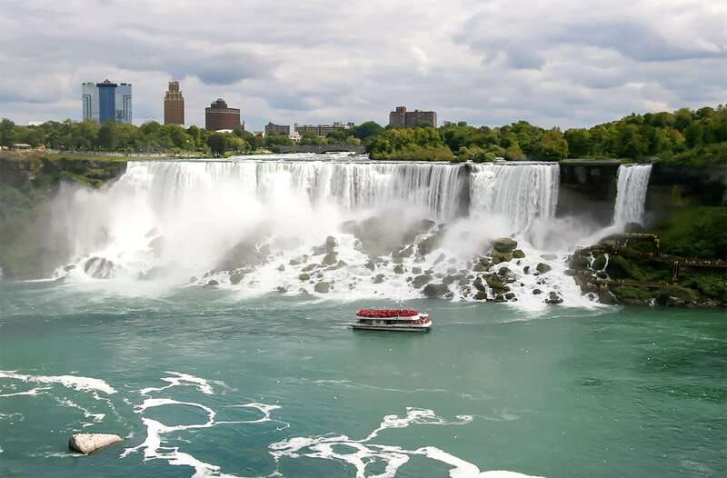 niagara-falls-canada-boat-tour-journey-behind-the-falls