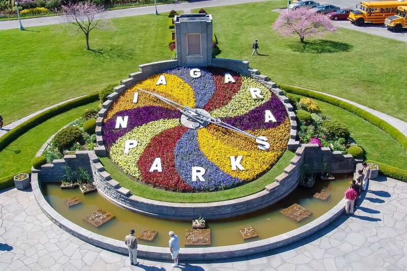 niagara-falls-canadian-and-american-deluxe-day-tour-2