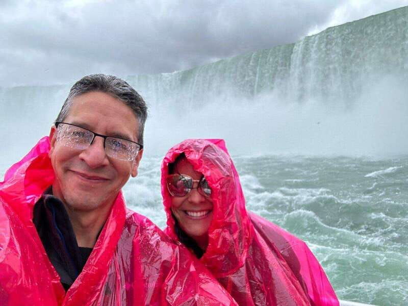 niagara-falls-tour-boat-cruise-behind-the-falls-skylon-2