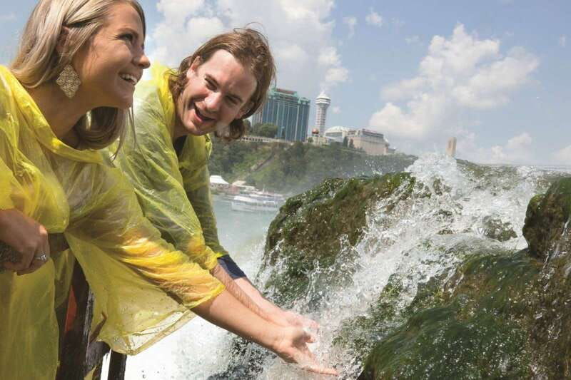 niagara-falls-usa-illumination-tour-with-maid-of-the-mist