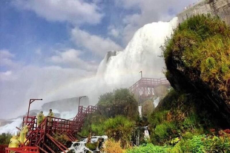 niagara-usa-daredevil-walking-tour-with-cave-of-the-winds
