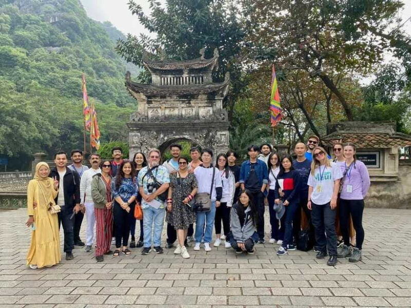 ninh-binh-daily-tour-hoa-lu-trang-an-mua-cave