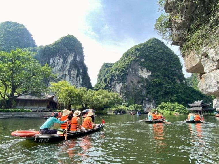 ninh-binh-hoa-lu-trang-an-cycling-boat-group-tour
