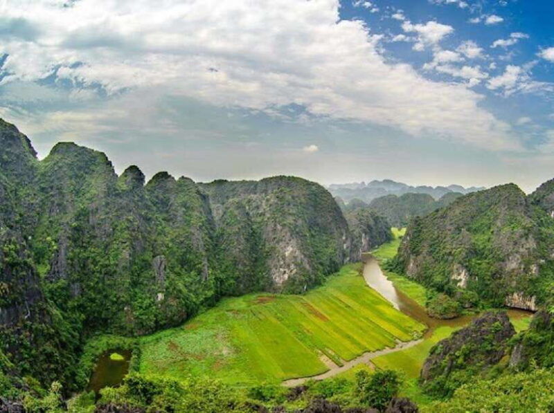 ninh-binh-private-jeep-tour-hoa-lu-trang-an-mua-cave