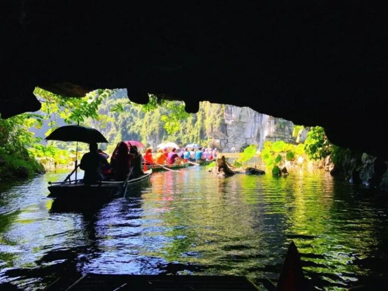 ninh-binh-tour-to-hoa-lu-tam-coc-boat-buffet-cycling