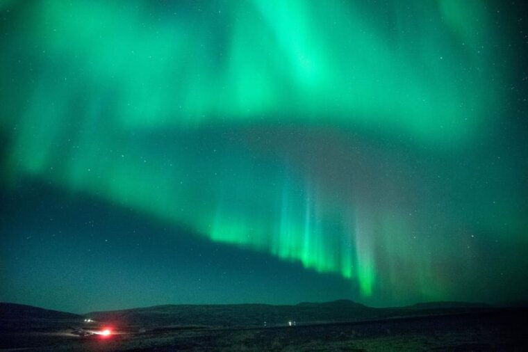 northern-lights-in-mini-bus-photos-hot-cocoa-and-pastries