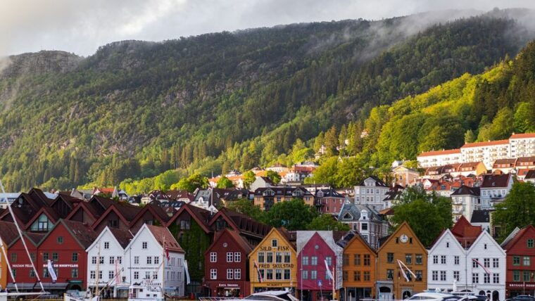 norwegian-coastal-cities-smartphone-audio-guide-app