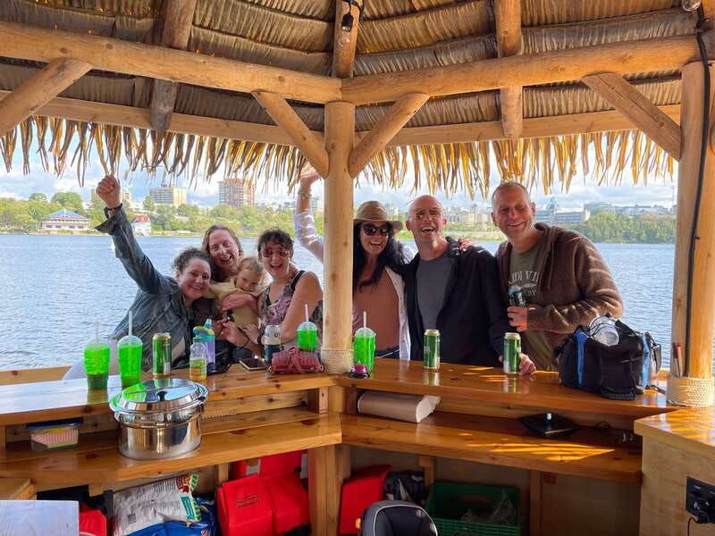 ottawa-floating-tiki-bar-cruise-on-the-ottawa-river