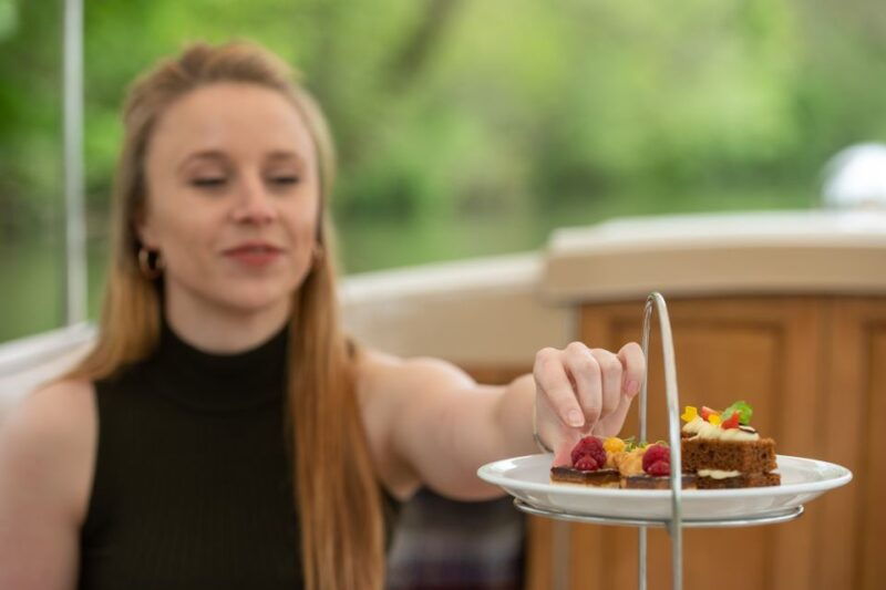 oxford-sightseeing-river-cruise-with-afternoon-tea