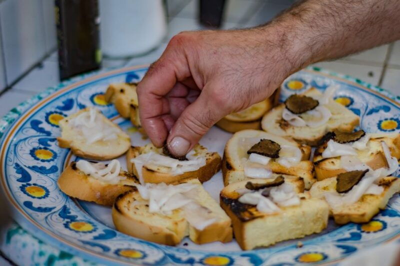 palazzolo-acreide-truffle-hunting-with-lunch-and-wine