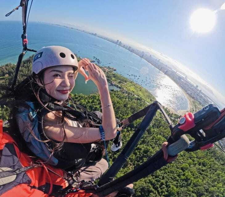 paragliding-and-seeing-da-nang-from-above-is-wonderful