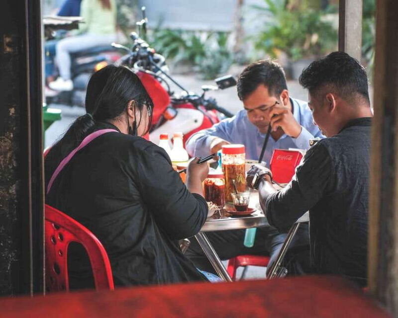 phnom-penh-morning-market-guided-breakfast-tour-by-tuktuk
