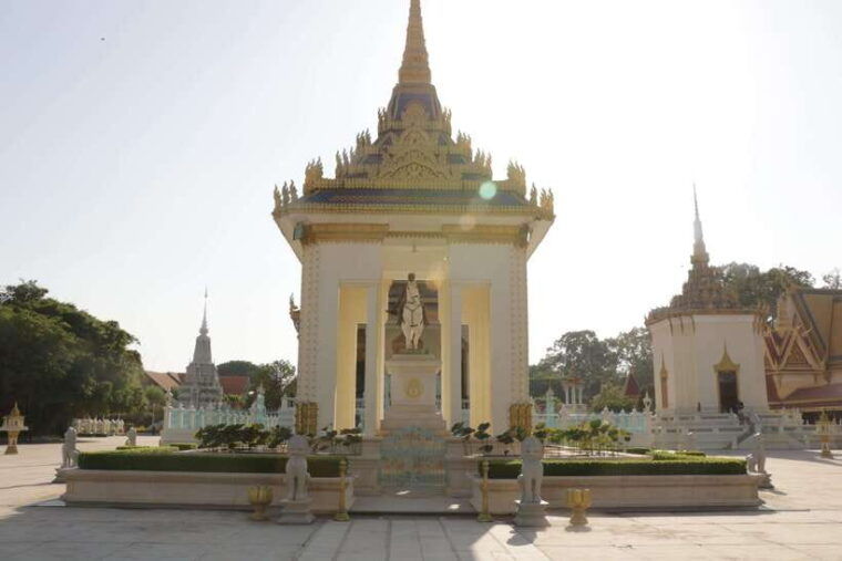 phnom-penh-private-tour-english-local-guide