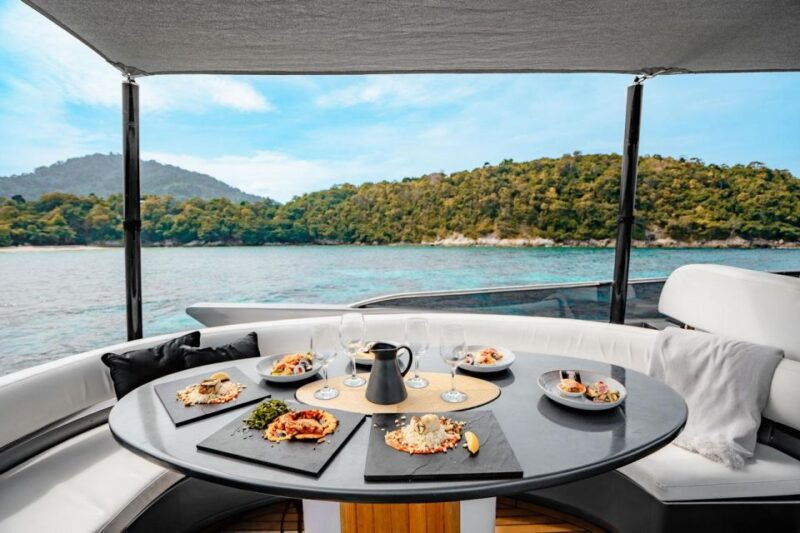 phuket-phi-phi-island-maya-bay-luxury-yacht-day-tour
