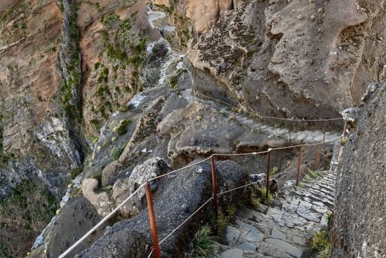 pico-do-arieiro-pico-ruivo-sunrise-or-morning-hike-transfers