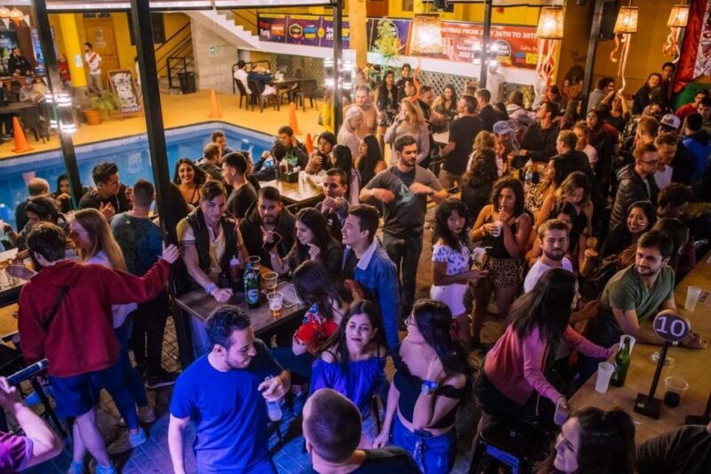 pisco-and-wine-night-tour-party-in-huacachina