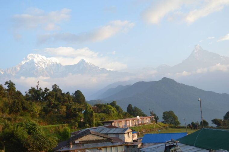 pokhara-day-hike-at-annapurna-mountain-foothills