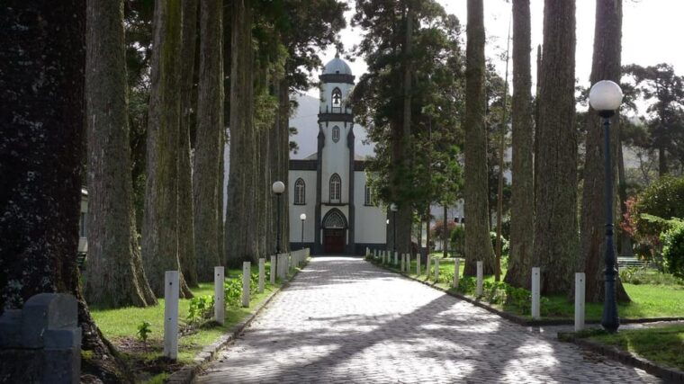 ponta-delgada-sete-cidades-volcano-lakes-shore-excursion